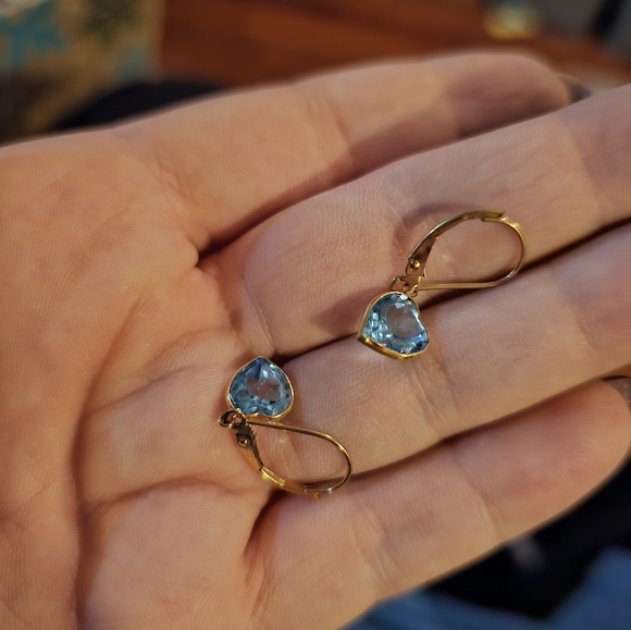 New. 10k blue topaz heart earrings approximately 4 carat total weight. Absolutel - Picture 4 of 5